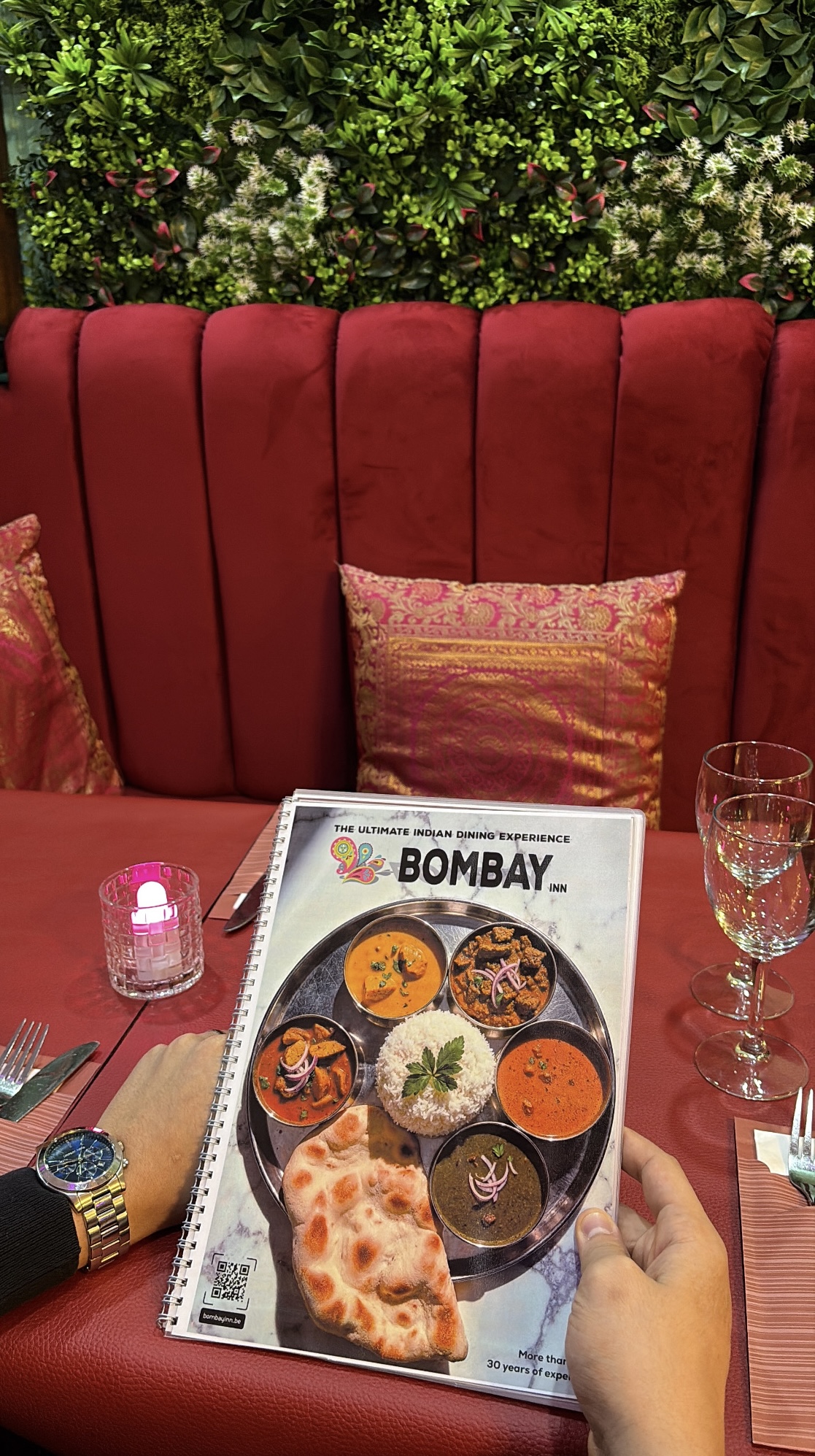 Ambiance Bombay Inn — menu et décoration