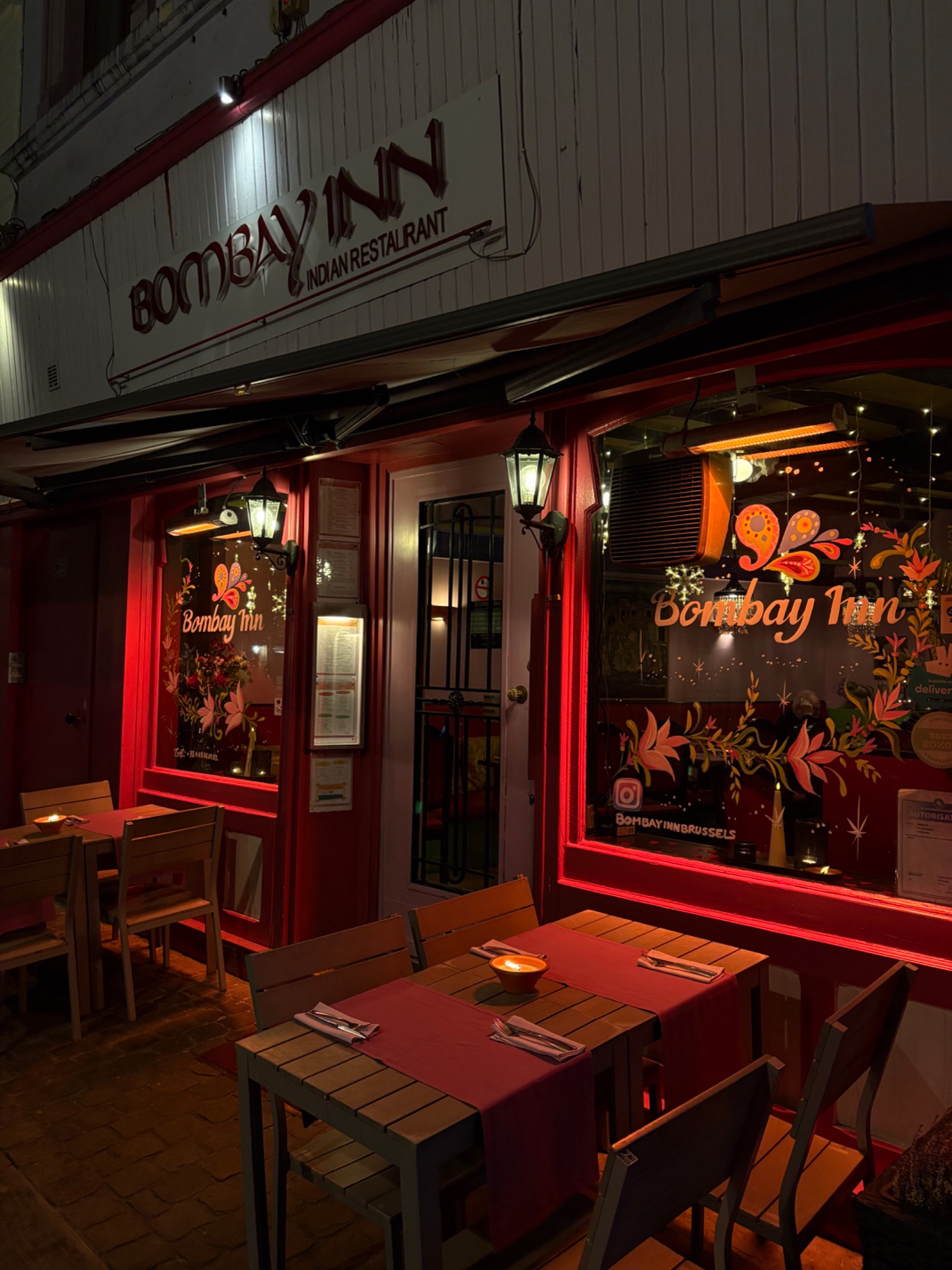 Façade Bombay Inn Bruxelles — soir